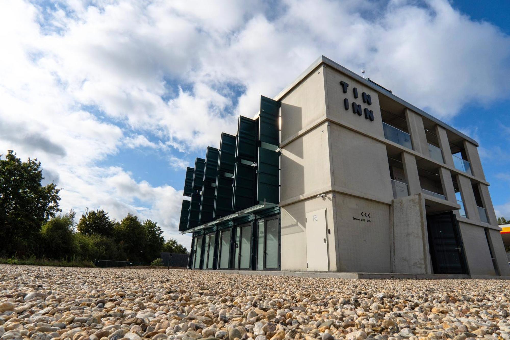 Tin Inn - Heinsberg - Das Hotel Aus Hochwertig Ausgebauten Ueberseecontainern Exteriér fotografie